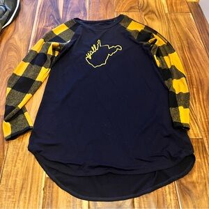 Women’s West Virginia state outline y’all raglan shirt. Size small